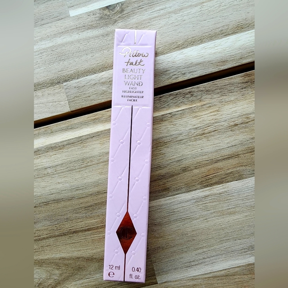 Brand New Charlotte Tilbury Beauty Light Wand Highlighter in Pillow Talk Medium